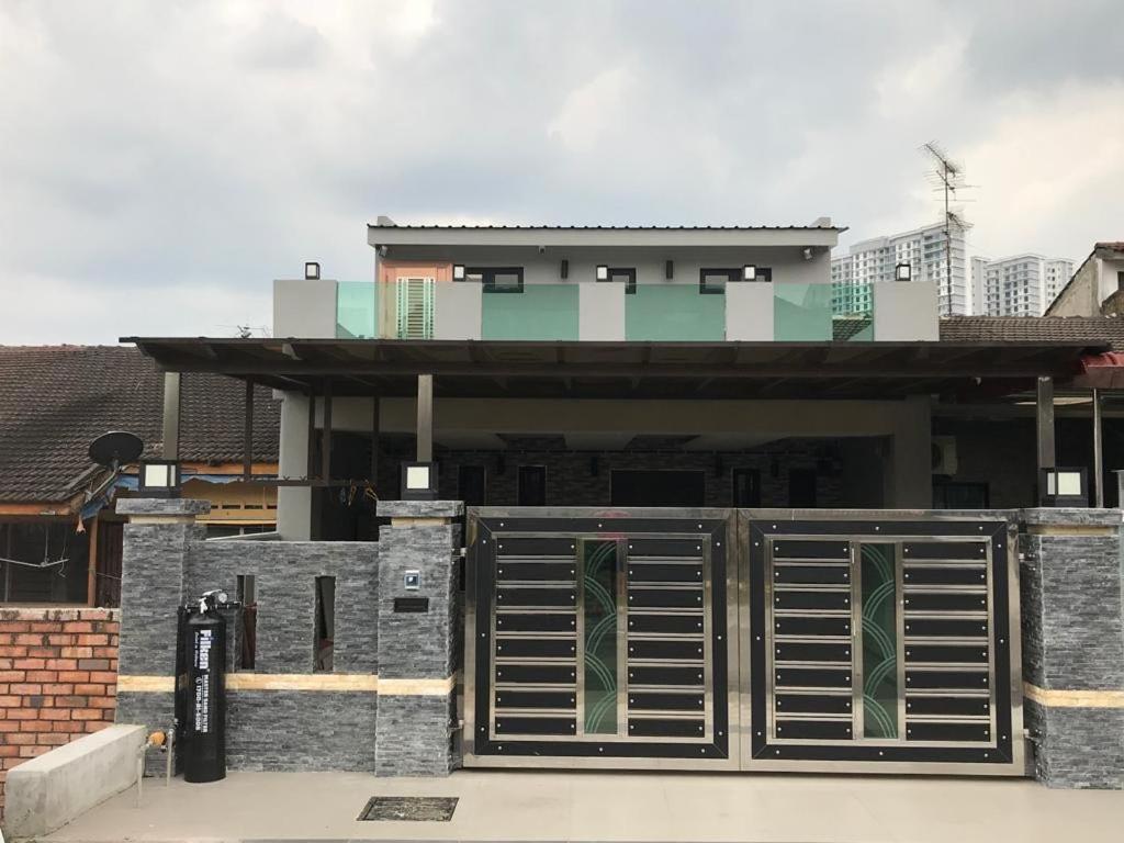 Homestay Stardow~星窗名宿~ Johor Bahru Exterior photo