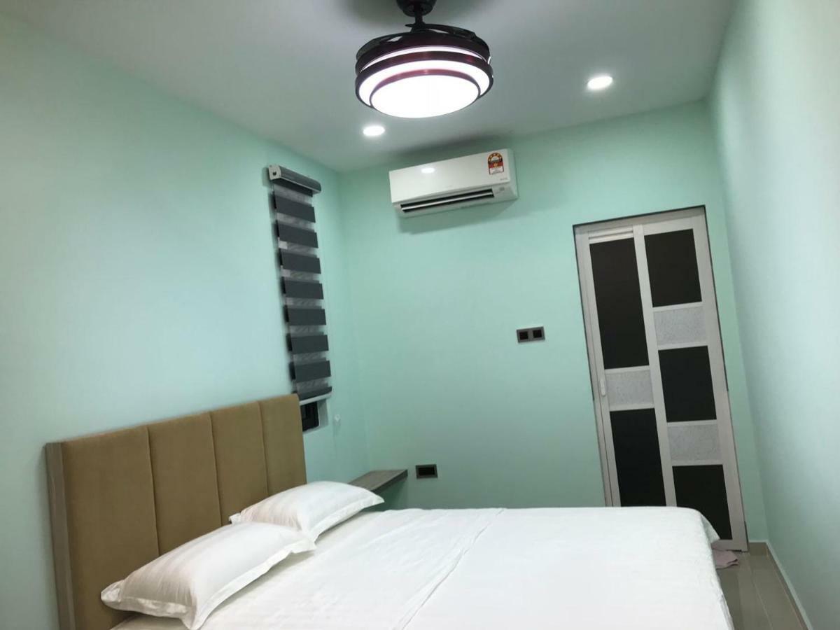 Homestay Stardow~星窗名宿~ Johor Bahru Exterior photo